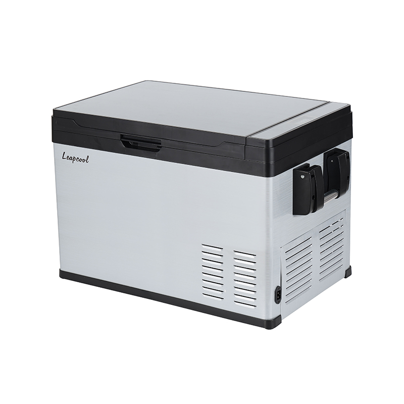 The new car refrigerator has just received the goods, what problems should be paid attention to?